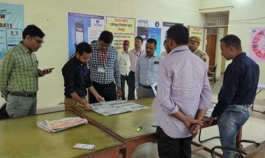 धौलपुर : व्यय पर्यवेक्षक ने किया एमसीएमसी प्रकोष्ठ का निरीक्षण  