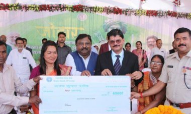 गढ़वा : झारखंड राज्य स्थापना दिवस के मौके पर जिला स्तरीय समारोह का आयोजन, लाभुकों के बीच 182 करोड़ 81 लाख रुपए की परिसंपत्तियों का वितरण  