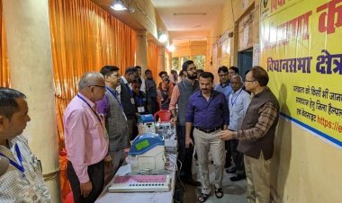 धौलपुर : सामान्य पर्यवेक्षक तथा जिला निर्वाचन अधिकारी ने किया मॉक पोल का निरीक्षण  