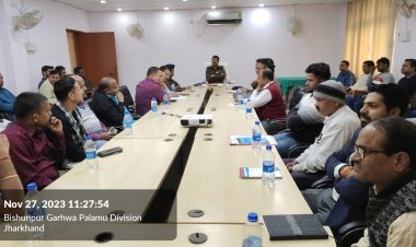 गढ़वा : पुलिस केंद्र गढ़वा सभागार में पुलिस अधीक्षक गढ़वा ने किया सड़क सुरक्षा को लेकर जिले के सभी पेट्रोल पंप संचालकों,परिवहन विभाग गढ़वा और सड़क बनाने वाली कंपनियों के साथ बैठक की 