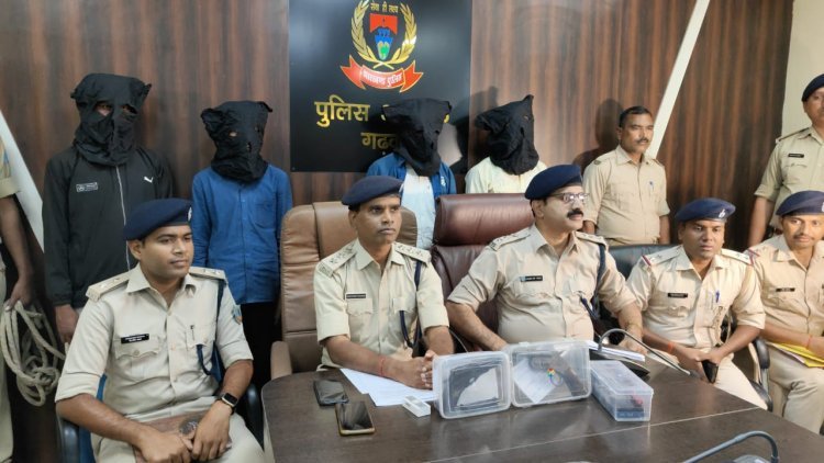 गढ़वा : मूर्ति विसर्जन में देशी कट्टा लहराना पड़ा भारी, युवक कट्टा के साथ गिरफ्तार