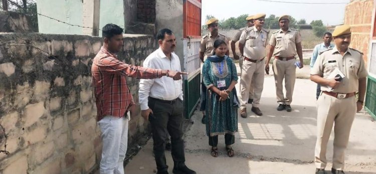 धौलपुर : संभागीय आयुक्त ने किया मतदान केंद्रों का दौरा 