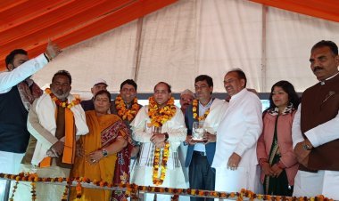 साधु सन्त और आंगनवाड़ी,आशा और सफाई कर्मचारियों का सम्मान समारोह हुआ 