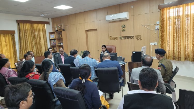 विकसित भारत संकल्प यात्रा को लेकर जिला कलेक्टर ने ली बैठक  