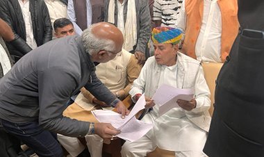 कैबिनेट मंत्री श्री जोगाराम पटेल ने जोधपुर में की जनसुनवाई,आमजन की सुनी समस्याएं, अधिकारियों को त्वरित समाधान के दिए निर्देश  