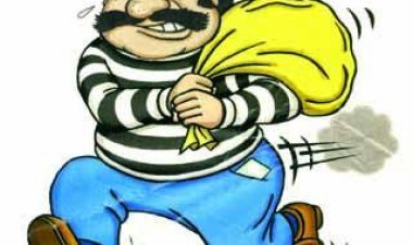 32 मिनट में 6 लाख के जेवर और नकदी पार कर गए चोर, मार्च में होनी है बेटी की शादी  