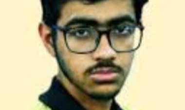 साधारण परिवार के बेटे ने रचा इतिहास, JEE Mains 2024 में किया टॉप  