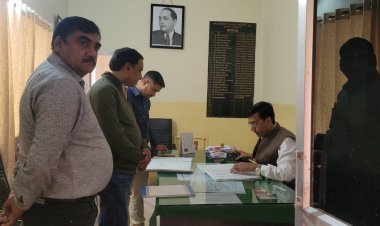 दूदू :  राजकीय कार्यालयों का जिला कलेक्टर ने किया औचक निरीक्षण  