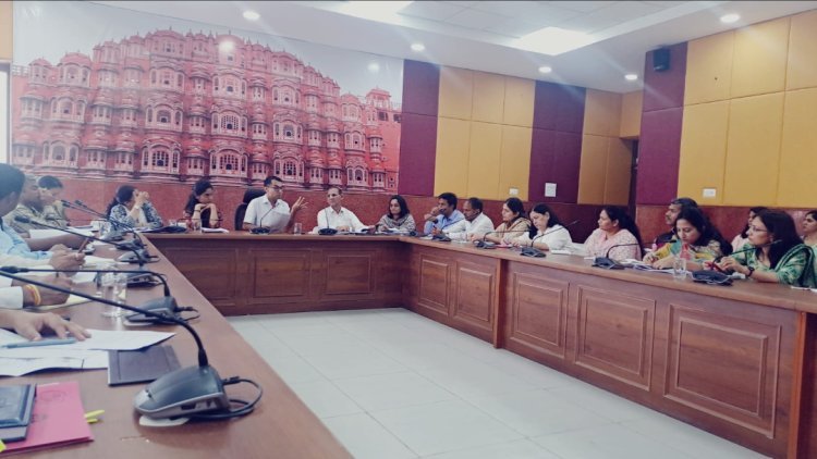 जिला निर्वाचन अधिकारी ने ली लोकसभा चुनाव के प्रकोष्ठ प्रभारियों की बैठक - कलक्ट्रेट सभागार में हुई चुनाव तैयारियों की समीक्षा बैठक  