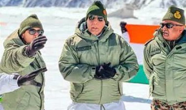 रक्षा मंत्री राजनाथ सिंह ने आर्मी चीफ जनरल मनोज पांडे के साथ दुनिया के सबसे ऊंचे युद्धक्षेत्र सियाचिन का दौरा किया