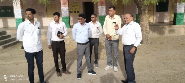 जोधपुर संभागीय आयुक्त जोधपुर श्री बी एल मेहरा ने बुधवार को लूणी विधानसभा क्षेत्र के अनेक मतदान केन्द्रो का निरीक्षण किया