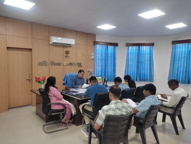 दूदू अतिरिक्त जिला कलक्टर ने लंबित प्रकरणों की समीक्षा कर निस्तारण के दिये निर्देश 