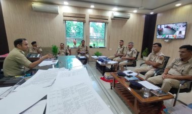 पुलिस अधीक्षक श्री विकास सांगवान ने जिले के अतिरिक्त पुलिस अधीक्षक एवं वृत्ताधिकारियों की क्राइम मीटिंग लेकर की लंबित प्रकरणों की समीक्षा, नये कानूनों के बेहतर क्रियान्वयन सहित अन्य महत्वपूर्ण बिंदुओं पर दिए आवश्यक दिशा निर्देश