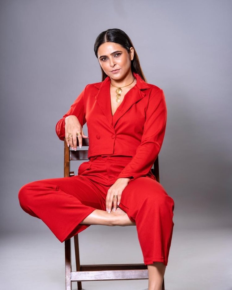 मधुरिमा तुली का रेड-हॉट अंदाज़ बना स्टाइल स्टेटमेंट