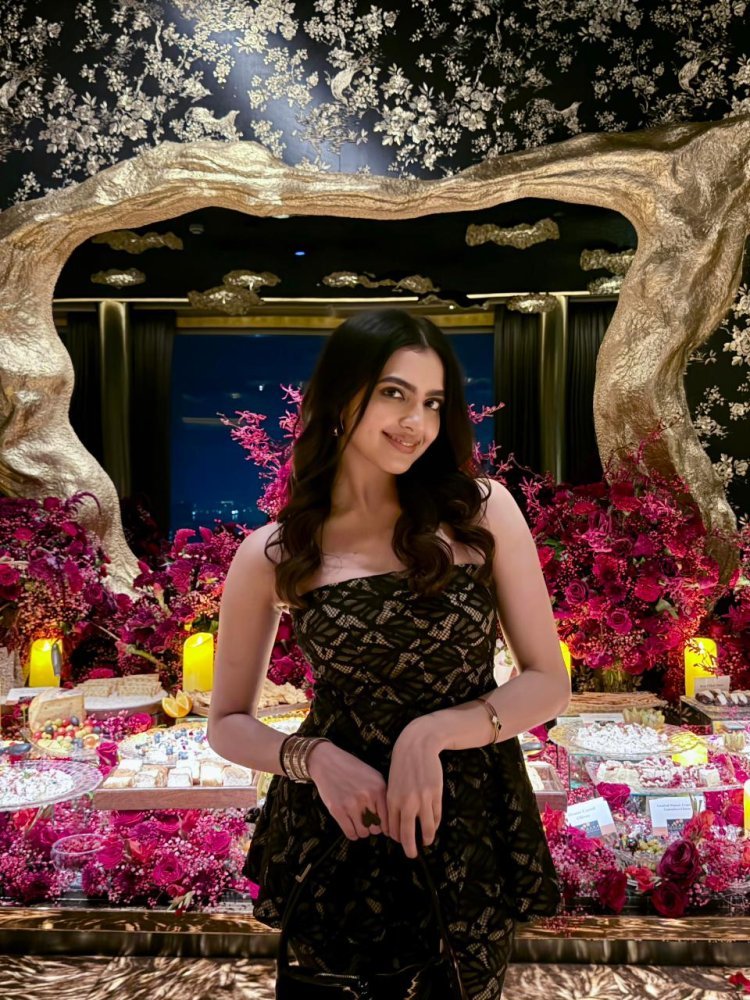कशिका कपूर ने ब्लैक ट्यूब ड्रेस में किया सभी का दिल जीतने वाला अंदाज, हालिया इवेंट में बिखेरी चमक