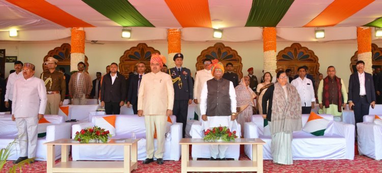 जयपुर में 77वें गणतंत्र दिवस का राज्य स्तरीय समारोह आयोजित उत्साह, उमंग और उल्लास से मनाया गया गणतंत्र दिवस- राज्यपाल श्री बागडे ने "विकसित भारत- विकसित राजस्थान" के निर्माण में सभी को अपनी सक्रिय भूमिका निभाने का किया आह्वान 